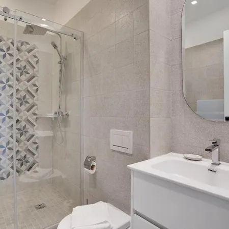 Apartment 190 Fontaine - Superb In Paris. *