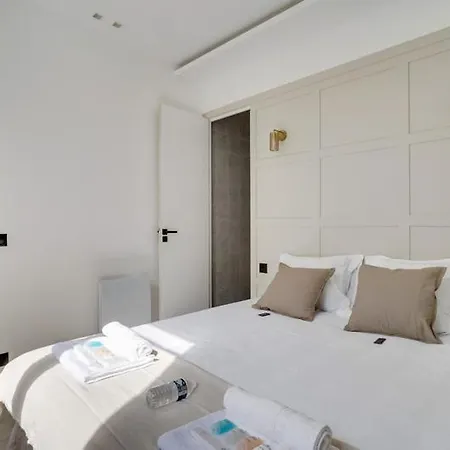 190 Fontaine - Superb In Paris. Appartamento